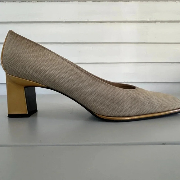Vintage 1980/90's Stuart Weitzman Textured Square Toe Gold/Beige Pump Sz 9.5 - Picture 4 of 12